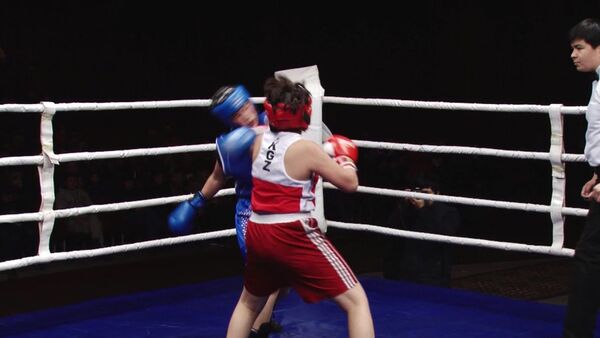 Девушки боксировали не жалея друг друга на чемпионате КР по боксу - Sputnik Кыргызстан