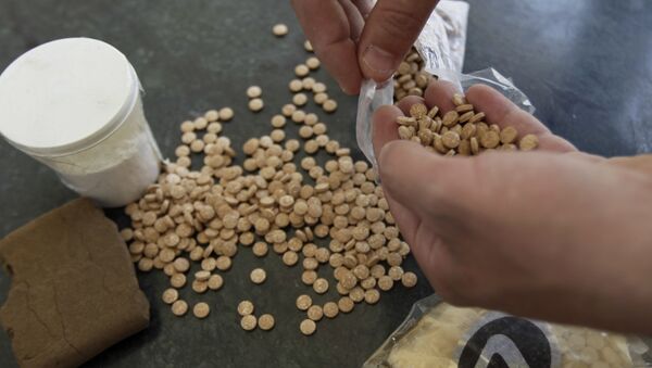 Употребляемая боевиками перед боем таблетка наркотика — каптагон. - Sputnik Кыргызстан