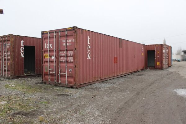 Специалисты Министерства чрезвычайных ситуаций КР в день будут переделывать по 14-15 грузовых контейнеров под мобильные дома - Sputnik Кыргызстан