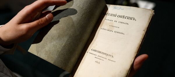 Книга А.С.Пушкина Евгений Онегин. Архивное фото - Sputnik Кыргызстан