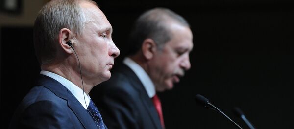 Президент России Владимир Путин (слева) и президент Турецкой республики Реджеп Тайип Эрдоган. Архивное фото - Sputnik Кыргызстан