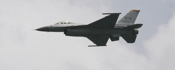 Истребитель ВВС США F-16. Архивное фото - Sputnik Кыргызстан