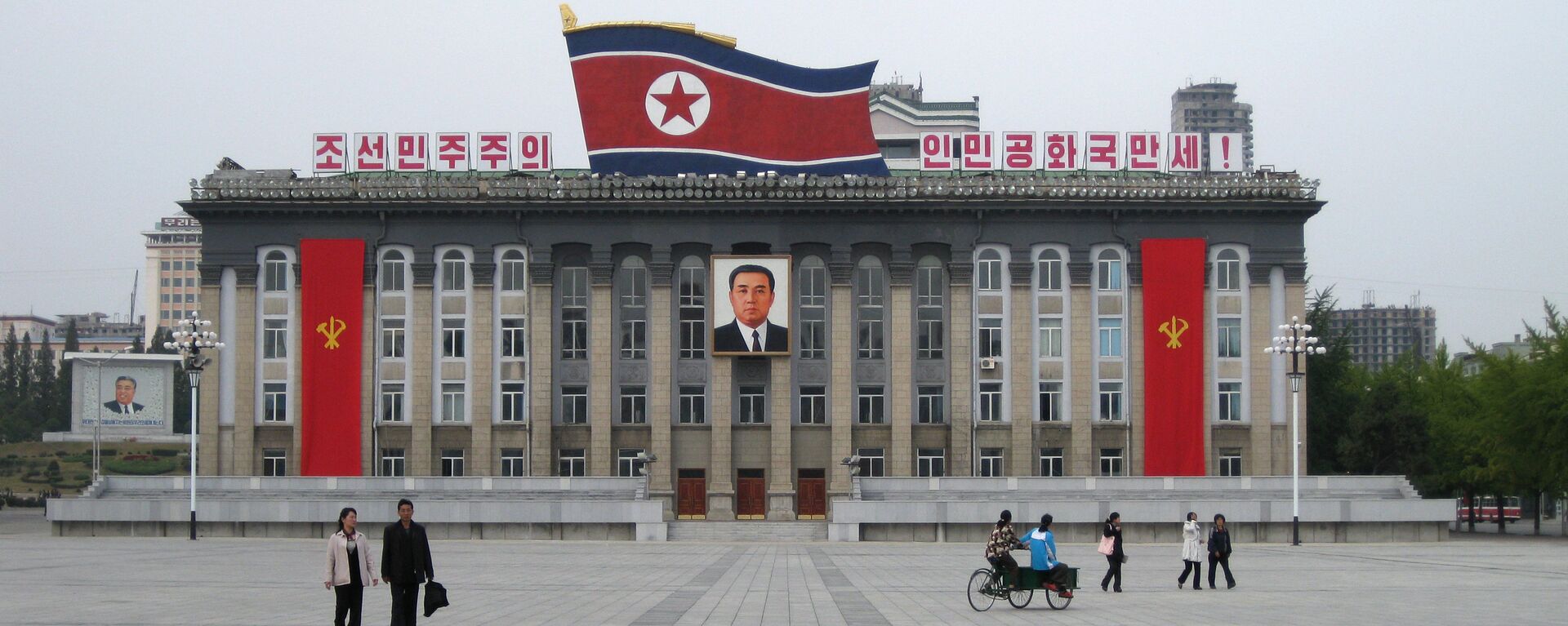 Центральная площадь имени основателя КНДР Ким Ир Сена в Пхеньяне. Архивное фото - Sputnik Кыргызстан, 1920, 09.09.2022