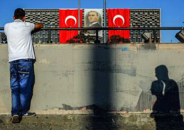 Молчаливая акция протеста в Стамбуле - Sputnik Кыргызстан