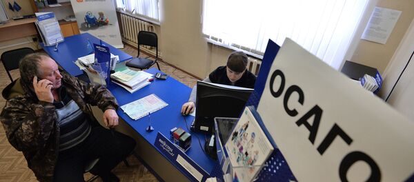 Оформление полисов ОСАГО. Архивное фото - Sputnik Кыргызстан