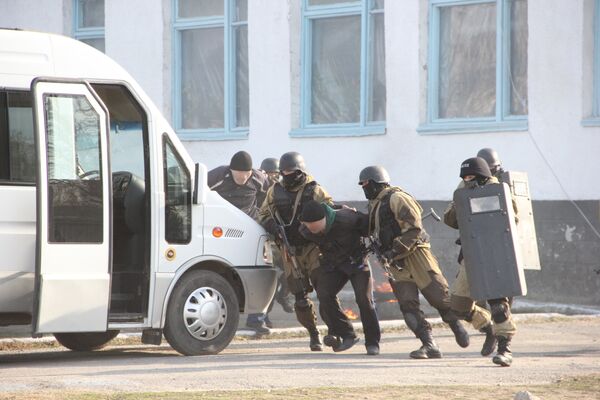 Милиционеры Жалал-Абадской области во время учений. Архивное фото - Sputnik Кыргызстан