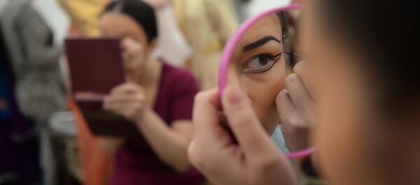 Кашын боеп жаткан кыздын архивидк сүрөтү - Sputnik Кыргызстан