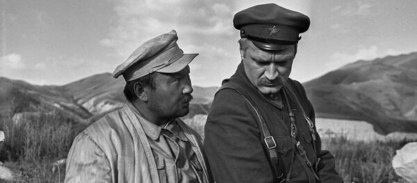 На съемках фильма Алые маки Иссыкуля. Архивное фото - Sputnik Кыргызстан