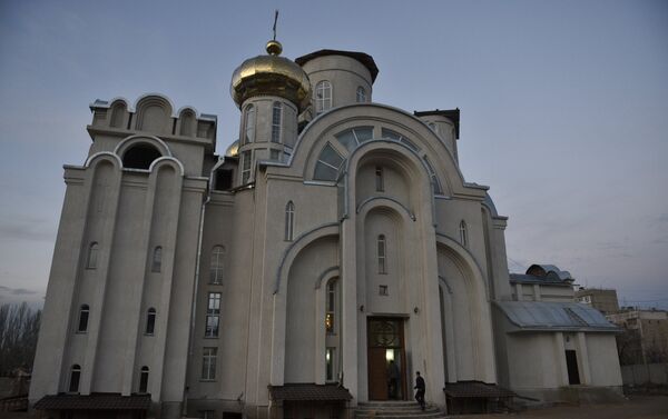 Краеугольный камень храма был заложен 20 лет назад, и тогда же он получил имя святого великого равноапостольного князя Владимира - Sputnik Кыргызстан