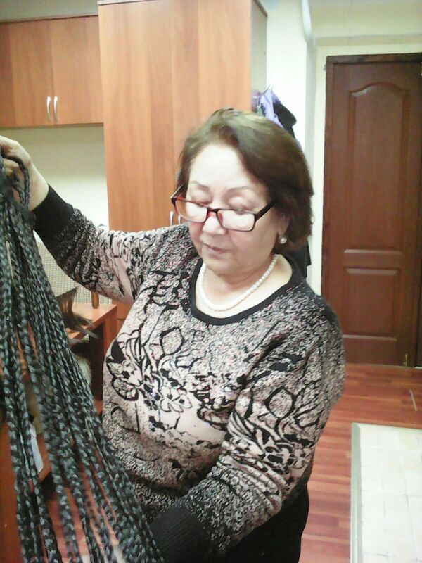 Гример Гүлнар Суранчиева 40 лет проработавшая в драм театре Гример Гүлнар Суранчиева 40 лет проработавшая в драм театре - Sputnik Кыргызстан