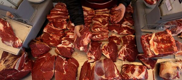 Работа сельскохозяйственного рынка в Великом Новгороде Работа сельскохозяйственного рынка в Великом Новгороде - Sputnik Кыргызстан