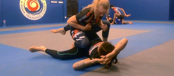 Кыргызстанская тайбоксер Валентина Шевченко во время тренировок. Архивное фото - Sputnik Кыргызстан