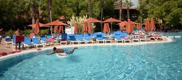 Антальягы отелде эс алып жаткан туристтер. Архив - Sputnik Кыргызстан