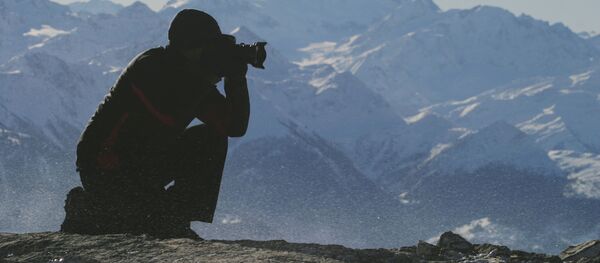 Жаратылышты тартып жаткан сүрөтчү - Sputnik Кыргызстан