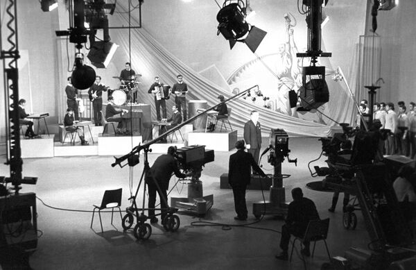 Съемки в одной из студий телевидения. 1973 год - Sputnik Кыргызстан