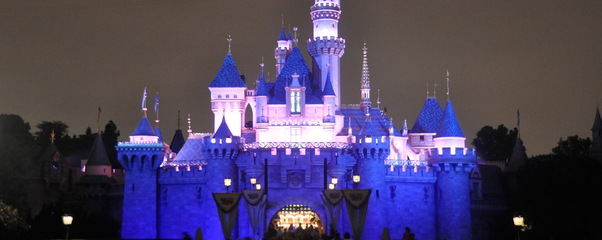 Калифорниядагы Disneyland оюн-зоок паркы. Архивдик сүрөт - Sputnik Кыргызстан, 1920, 06.08.2025