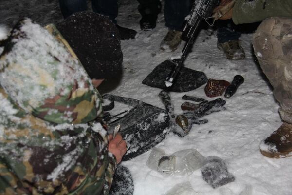 Оружия и боеприпасы найденные на месте происшествия - Sputnik Кыргызстан