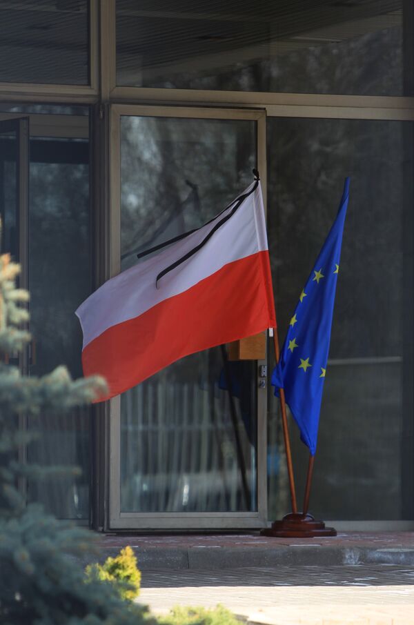 Государственный флаг Польши и Евросоюза. Архивное фото - Sputnik Кыргызстан