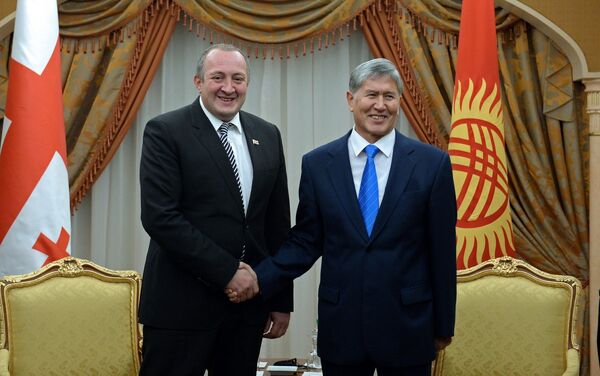 Президент Алмазбек Атамбаев жана Грузиянын президенти Георгий Маргвелашвили - Sputnik Кыргызстан