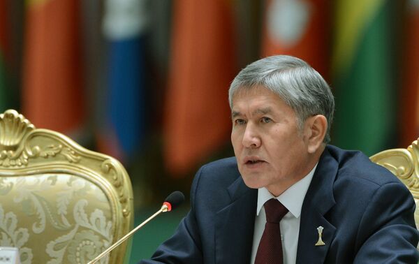 Президент Алмазбек Атамбаев Түркмөнстандагы эл аралык конференциясында. - Sputnik Кыргызстан