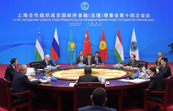 Заседание совета глав правительств государств - членов ШОС в узком составе. - Sputnik Кыргызстан