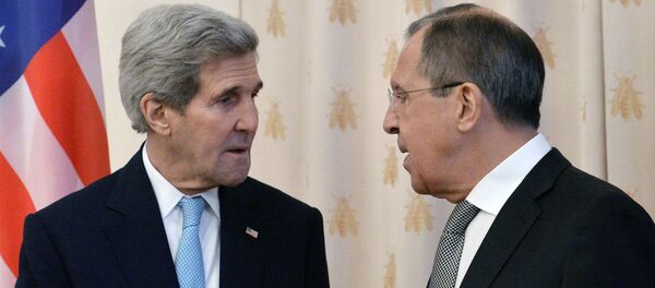 Министр иностранных дел РФ Сергей Лавров и государственный секретарь США Джон Керри. Архивное фото - Sputnik Кыргызстан