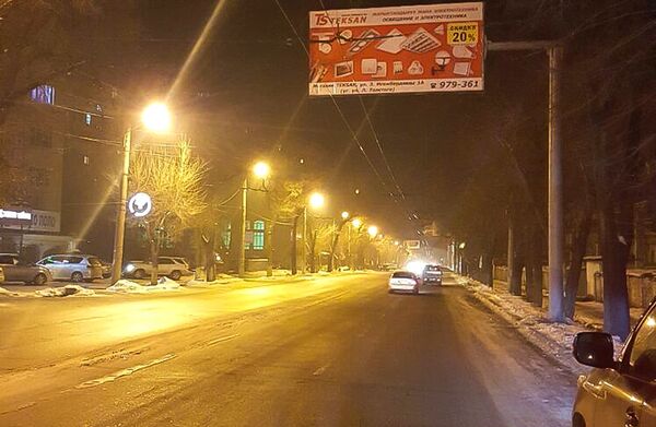 Освещенная улица в Бишкеке. - Sputnik Кыргызстан
