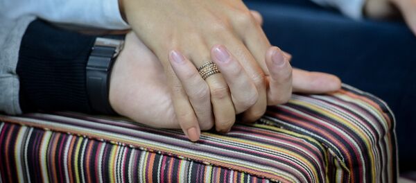 Руки пары. Архивное фото Руки пары. Архивное фото - Sputnik Кыргызстан