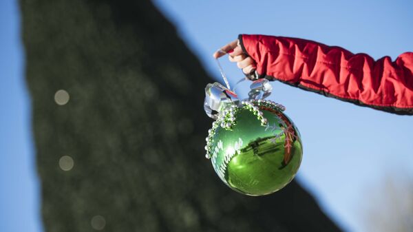 Гирлянда, которая будет установлена на новогодней елке. Архивное фото - Sputnik Кыргызстан