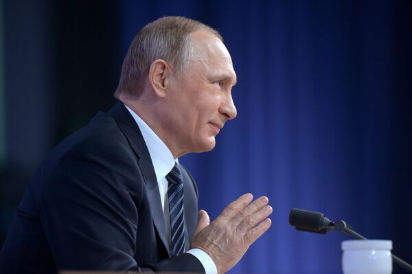 Россиянын президенти Владимир Путин он биринчи пресс-конференцияда. - Sputnik Кыргызстан