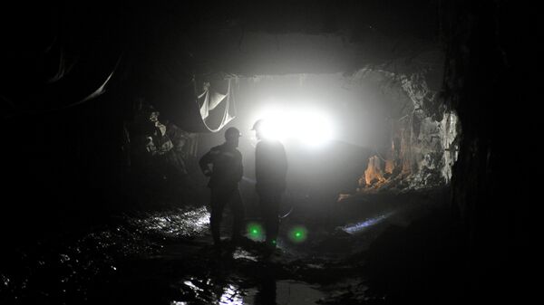 Рабочие в шахте. Архивное фото - Sputnik Кыргызстан