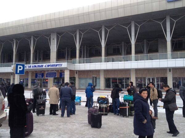 Эвакуация пассажиров с Международного аэропорта Манас - Sputnik Кыргызстан