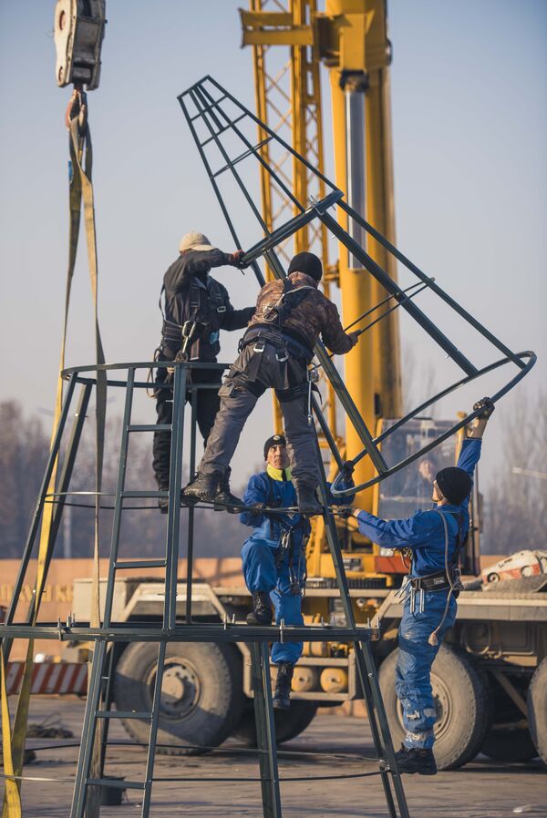 Как строили главную елку страны - Sputnik Кыргызстан