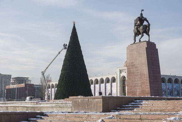 16 декабря дерево было построено - Sputnik Кыргызстан