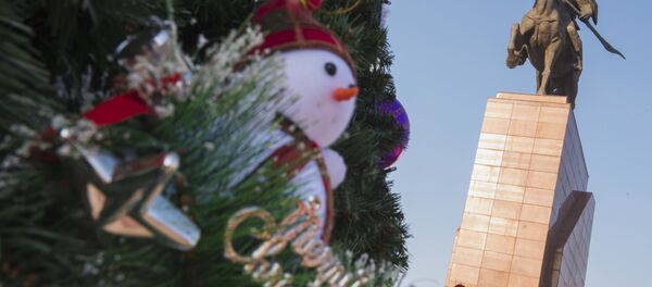 Украшения на новогодней елке. Архивное фото - Sputnik Кыргызстан
