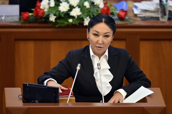 Биринчиси вице-премьер Чолпон Султанбекова - Sputnik Кыргызстан