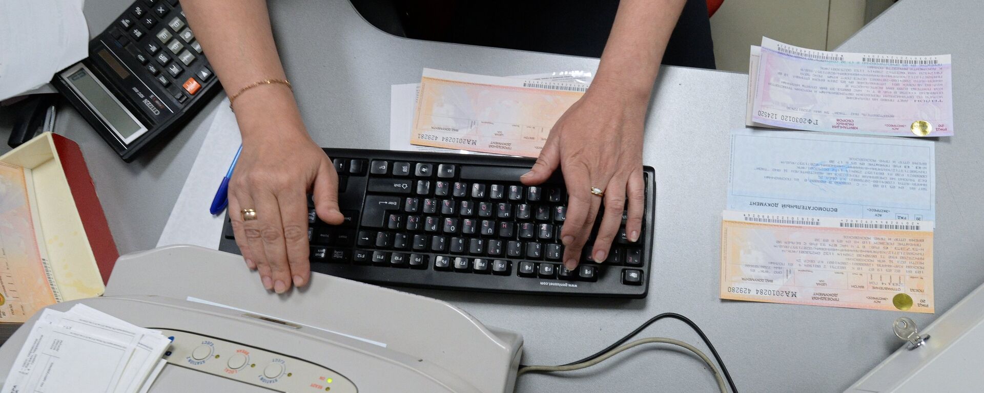 Компьютерде иштөө. Архивдик сүрөт Компьютерде иштөө. Архивдик сүрөт - Sputnik Кыргызстан, 1920, 23.11.2024