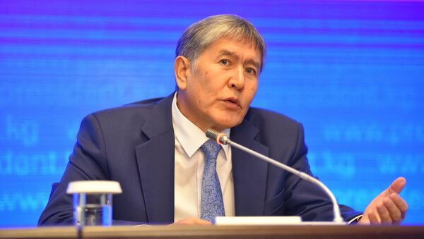 Президент Алмазбек Атамбаев пресс-конференцияда. - Sputnik Кыргызстан