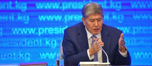 Президент Кыргызской Республики Алмазбек Атамбаев во время пресс-конференции. - Sputnik Кыргызстан