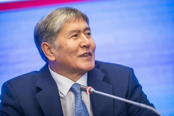 У меня две недели простуда не проходит, — признался Атамбаев - Sputnik Кыргызстан