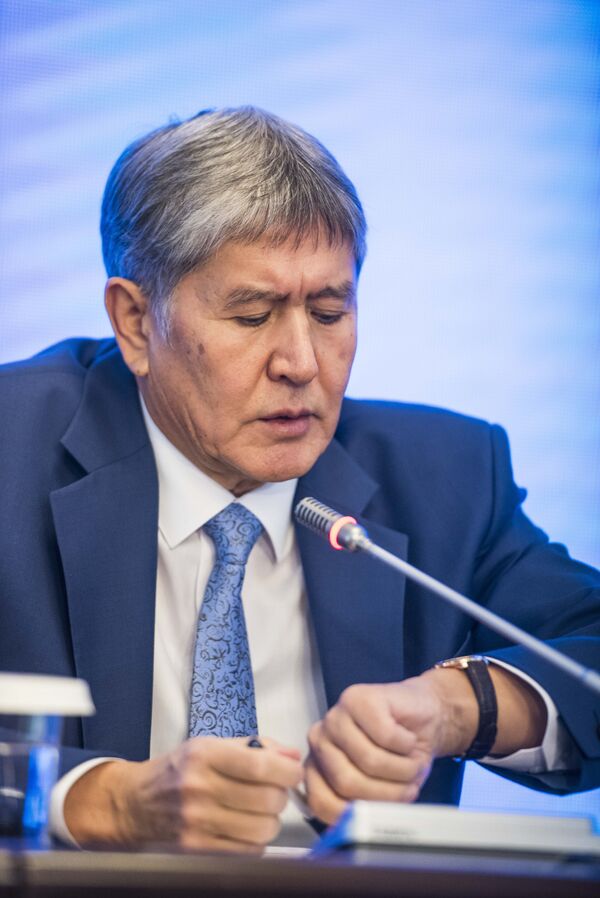 Пресс-конференция была рассчитана на два часа, однако фактически продлилась на более чем три  часа - Sputnik Кыргызстан