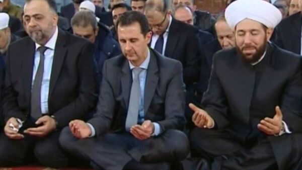 Спутник_Башар Асад помолился с жителями Дамаска в день рождения пророка Мухаммеда - Sputnik Кыргызстан