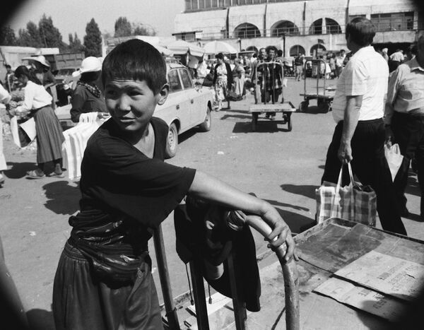 Лихие 90-е в Кыргызстане — фото времен перестройки и независимости - Sputnik Кыргызстан