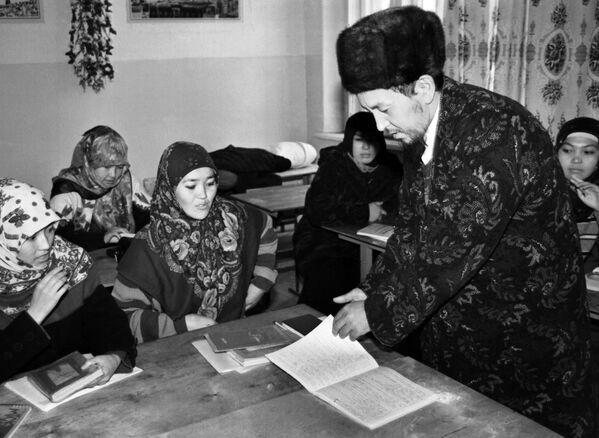 Лихие 90-е в Кыргызстане — фото времен перестройки и независимости - Sputnik Кыргызстан
