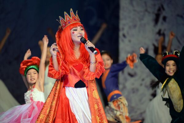 В Бишкеке состоялась Президентская новогодняя елка для детей - Sputnik Кыргызстан