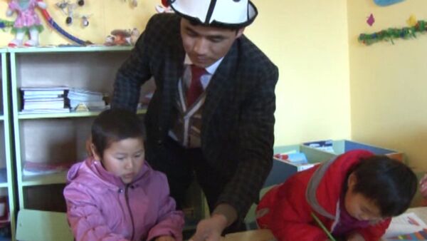 Безусый нянь. Первый мужчина в КР, открывший детсад рассказал о работе - Sputnik Кыргызстан