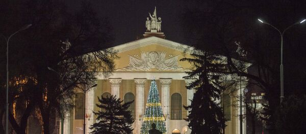 Фасад здания театра оперы и балета имени Абдыласа Малдыбаева в Бишкеке. Архивное фото - Sputnik Кыргызстан