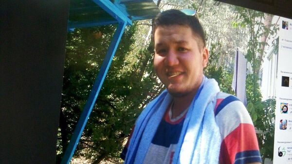 Оператор телеканала НТС Жоомарт Асанбеков. Снимок сделан со страницы социальной сети Facebook - Sputnik Кыргызстан