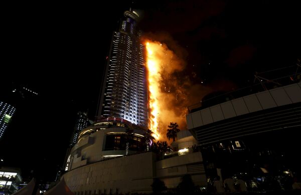 Во время пожара в отеле-небоскреба в Дубае. Архивное фото - Sputnik Кыргызстан