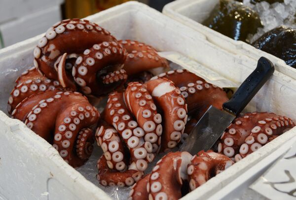 Рыбный рынок Цукидзи в Токио - Sputnik Кыргызстан